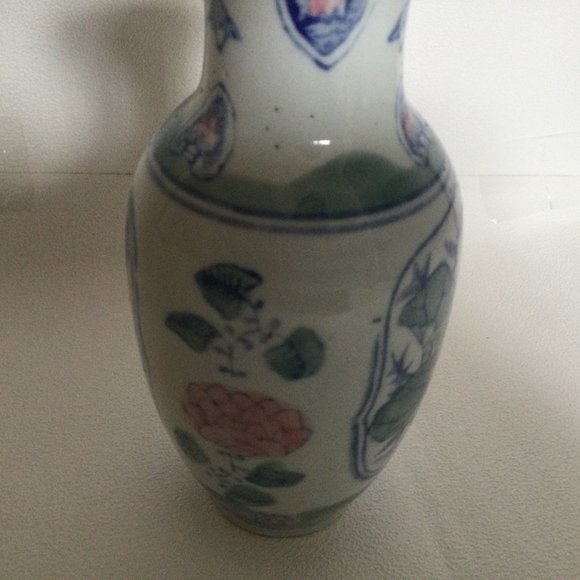 Vintage Chinese porcelain Vase green with pink flowers and birds 8" marked - Picture 5 of 7